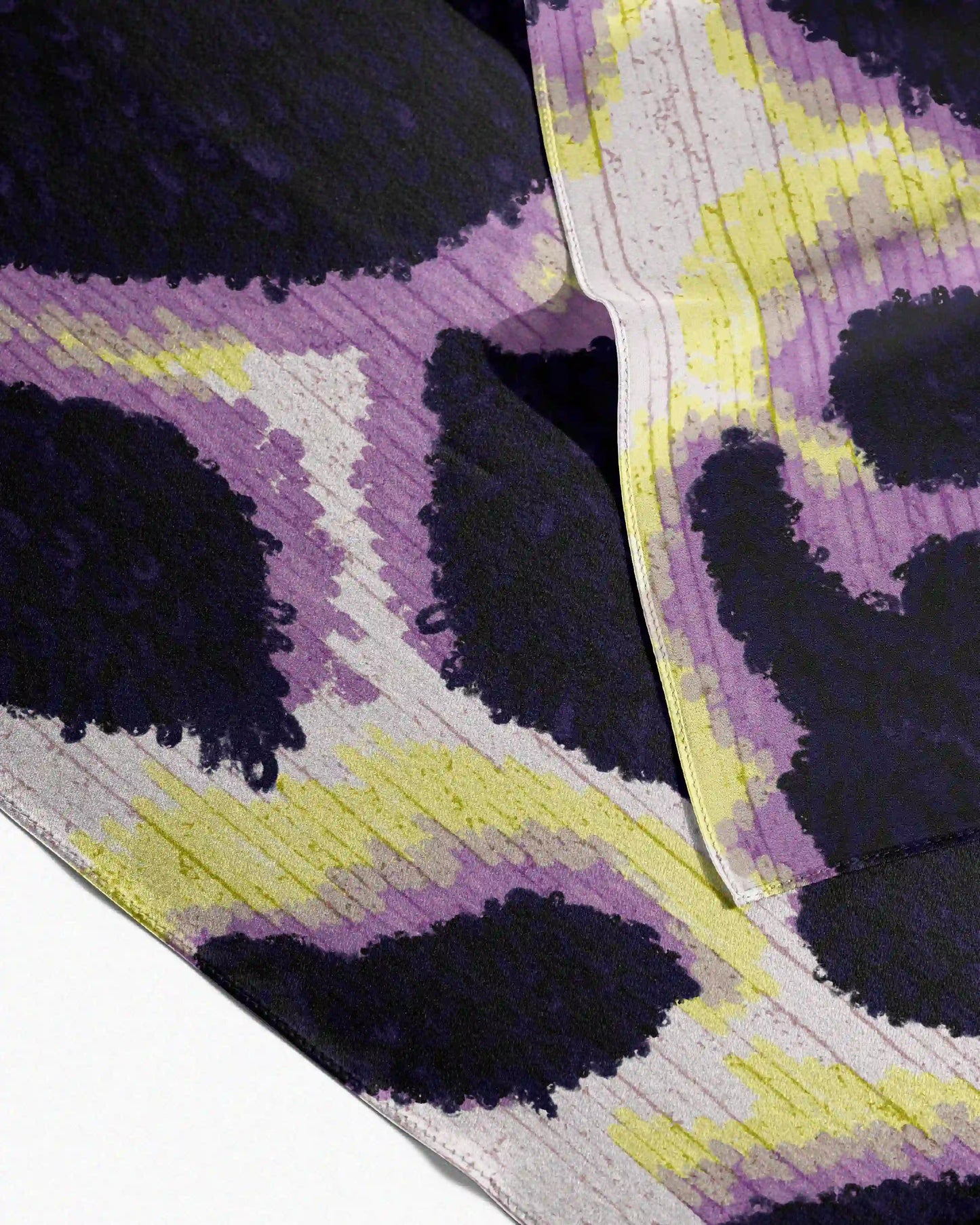 ABSTRACT COWHIDE BANDANA LAVENDER PURPLE