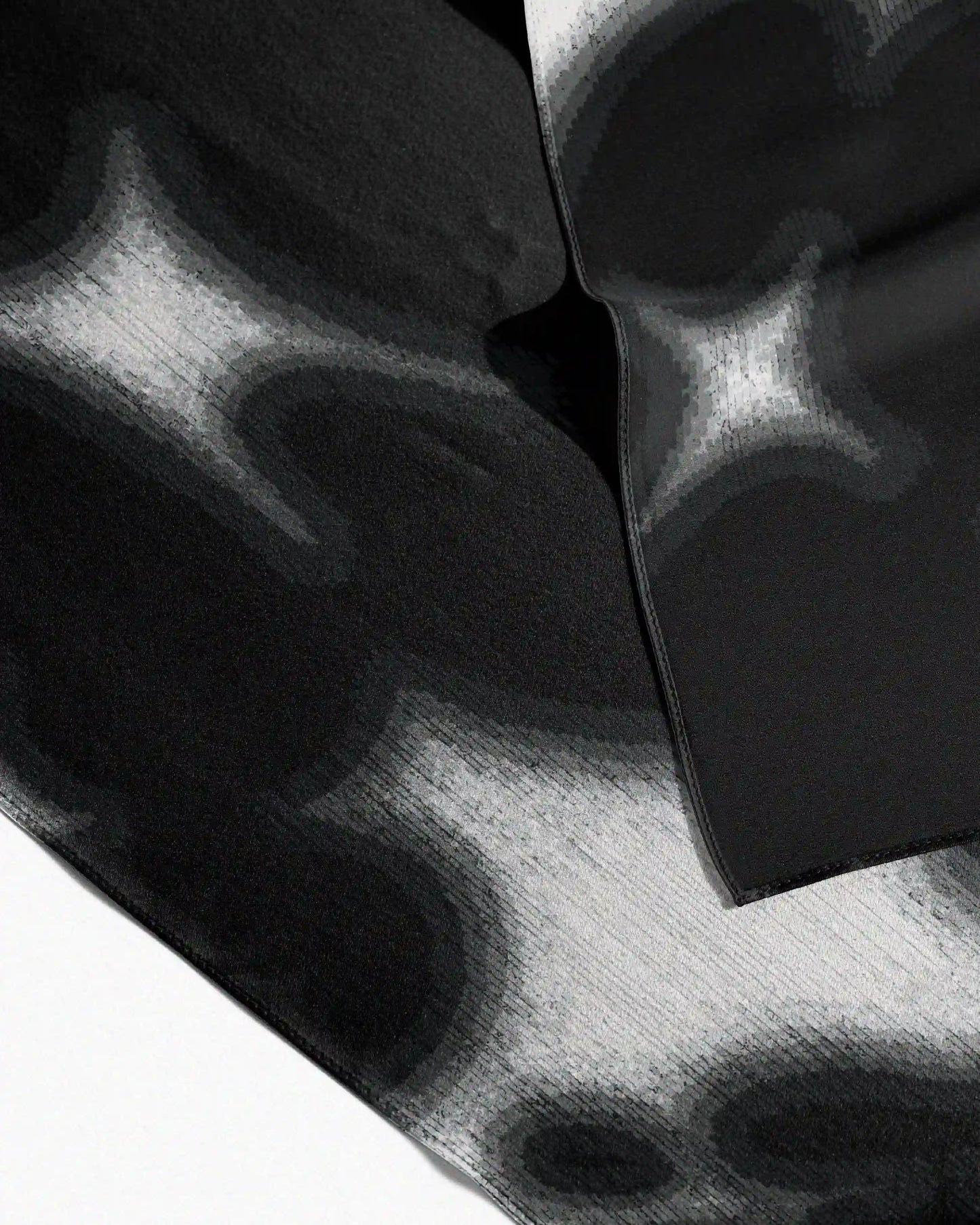 FLORAL BANDANA BLACK & OFF-WHITE